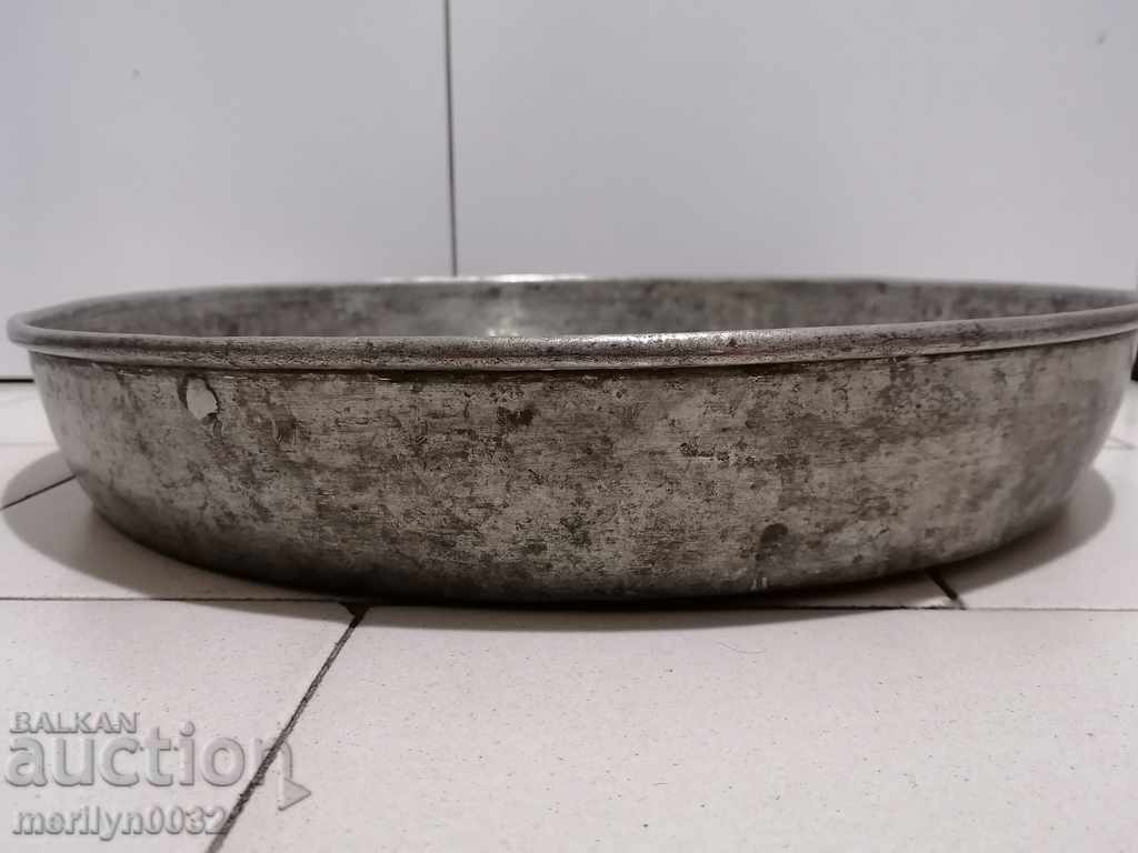 Auction Baked tray, copper pot, baker, sahane, honey, pan, tass Auction Baked tray, copper pot, baker, sahane, honey, pan, tass