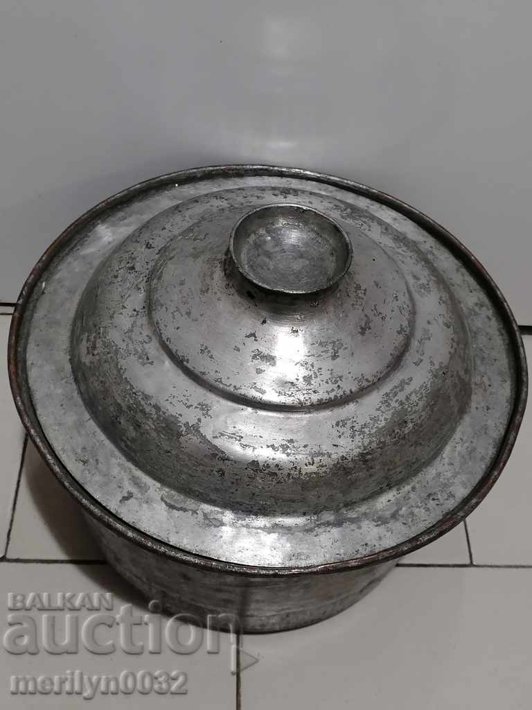 Copper pot with a lid of a copper cup cooker with price 96.00 BGN | € 49.08 Copper pot with a lid of a copper cup cooker with price 96.00 BGN | € 49.08