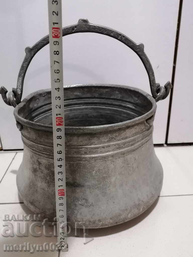 Auction Tinned coin, cauldron, copper, copper vessel Auction Tinned coin, cauldron, copper, copper vessel