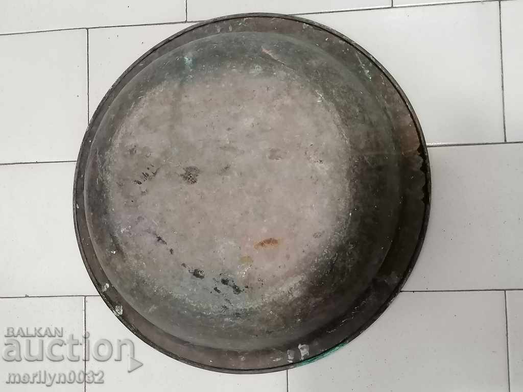 Auction Tinned basin, copper pot, baker, trough Auction Tinned basin, copper pot, baker, trough