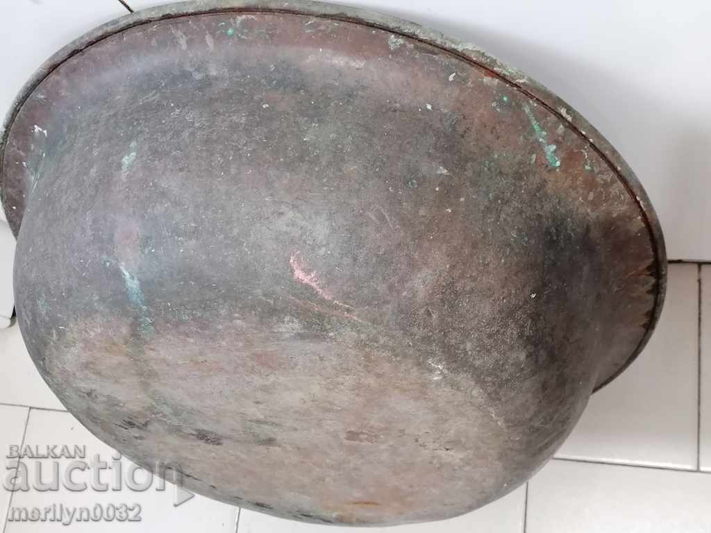 Delivery of Tinned basin, copper pot, baker, trough Delivery of Tinned basin, copper pot, baker, trough