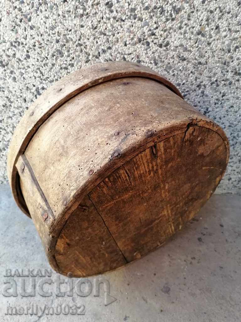 Auction Old crutch for wheat, bushel, bucket, wooden Auction Old crutch for wheat, bushel, bucket, wooden