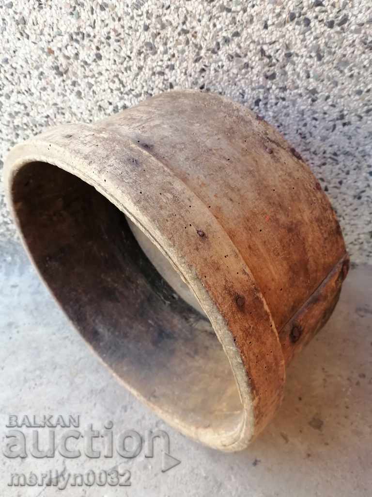 Delivery of Old crutch for wheat, bushel, bucket, wooden Delivery of Old crutch for wheat, bushel, bucket, wooden