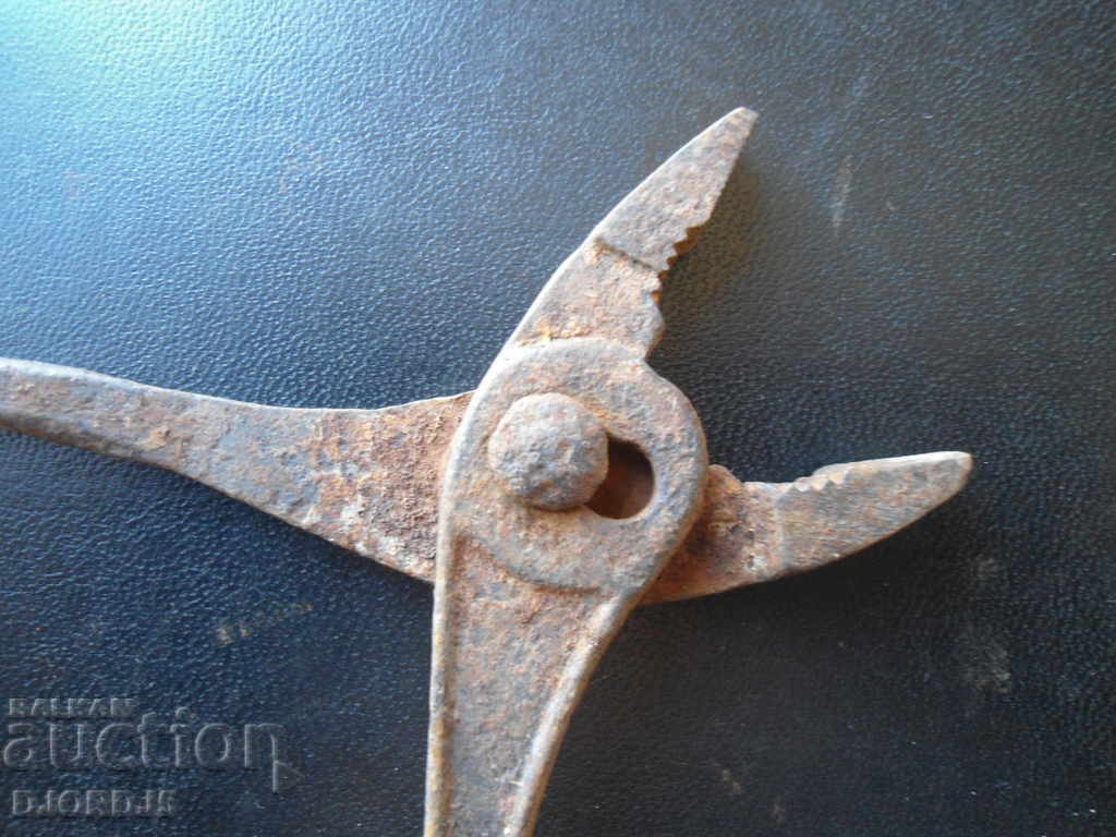 Delivery of Old pliers Delivery of Old pliers