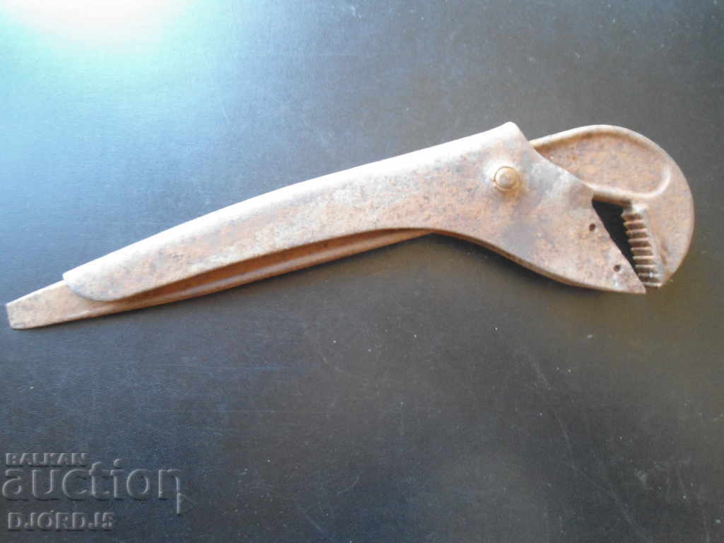 Antique tool, key, markings with price 15.00 BGN | € 7.67 Antique tool, key, markings with price 15.00 BGN | € 7.67