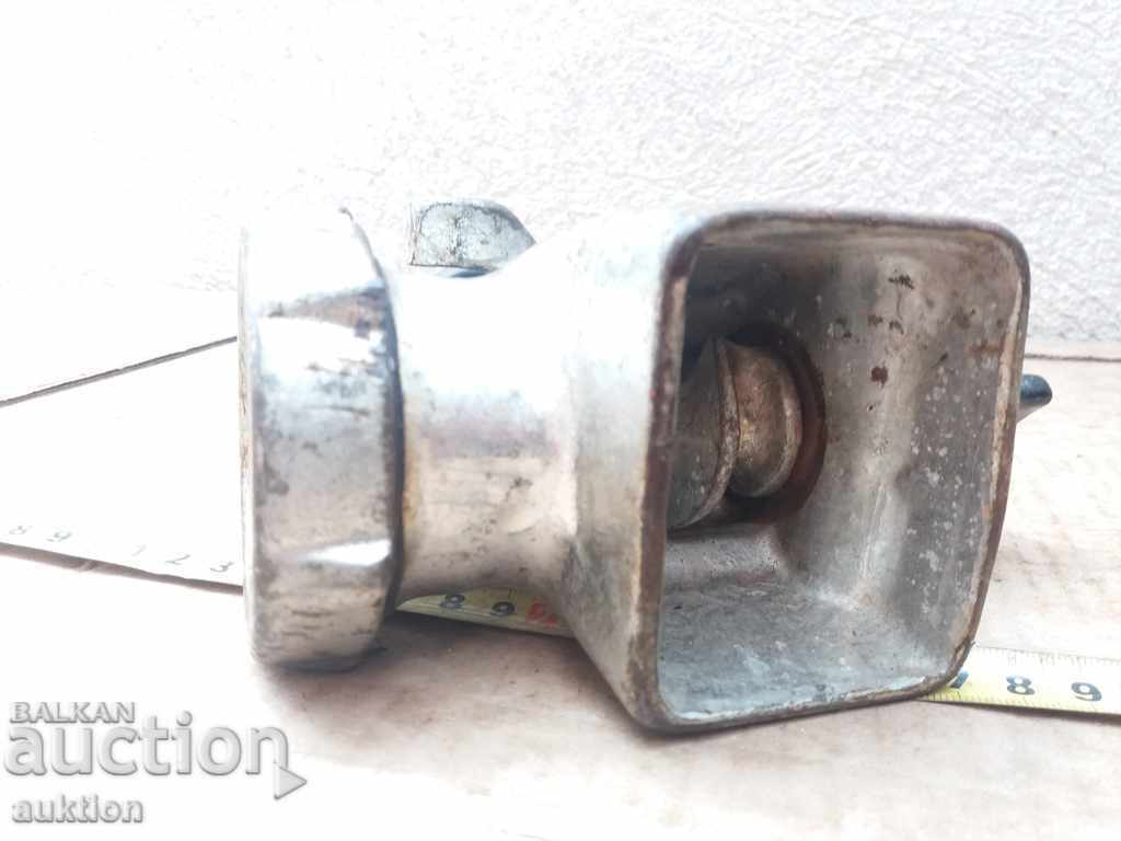 Auction EXCELLENT HAND-HELD MEAT GRINDER Auction EXCELLENT HAND-HELD MEAT GRINDER