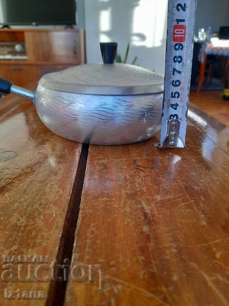 Old casserole, pan with price 28.00 BGN | € 14.32 Old casserole, pan with price 28.00 BGN | € 14.32