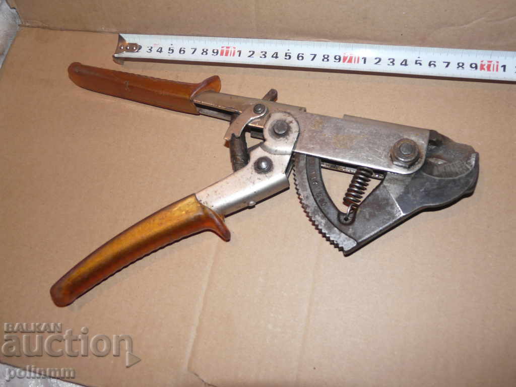 Стари кабелни клещи - BAUDAT с цена 90.00 лв. | € 46.02 Стари кабелни клещи - BAUDAT с цена 90.00 лв. | € 46.02