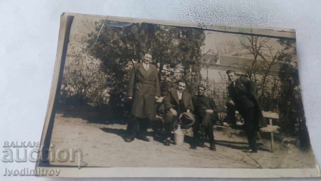 Fotografie de Sadrek Four Men in the Park 1938