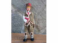 Българска фолклорна кукла статуетка мъж в народна носия