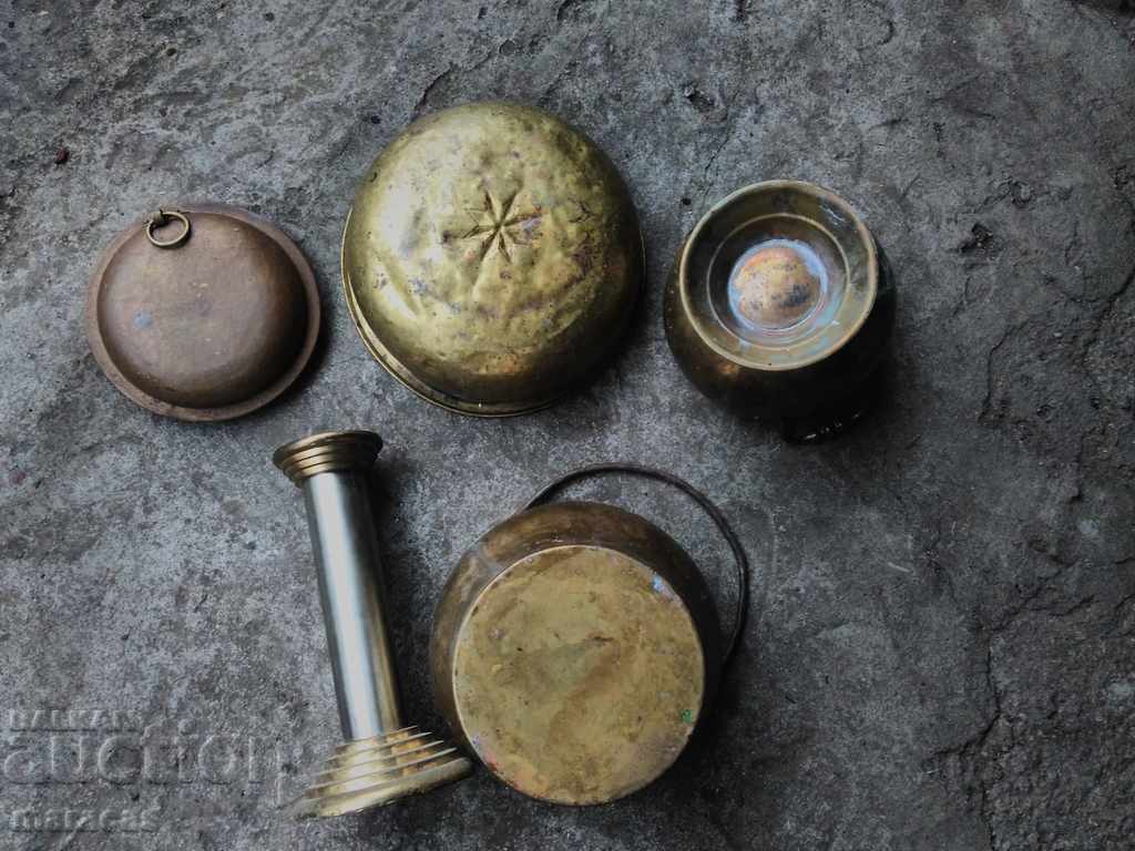 O mulțime de articole vechi din alamă cu preț € 15.00 | 29.34 BGN