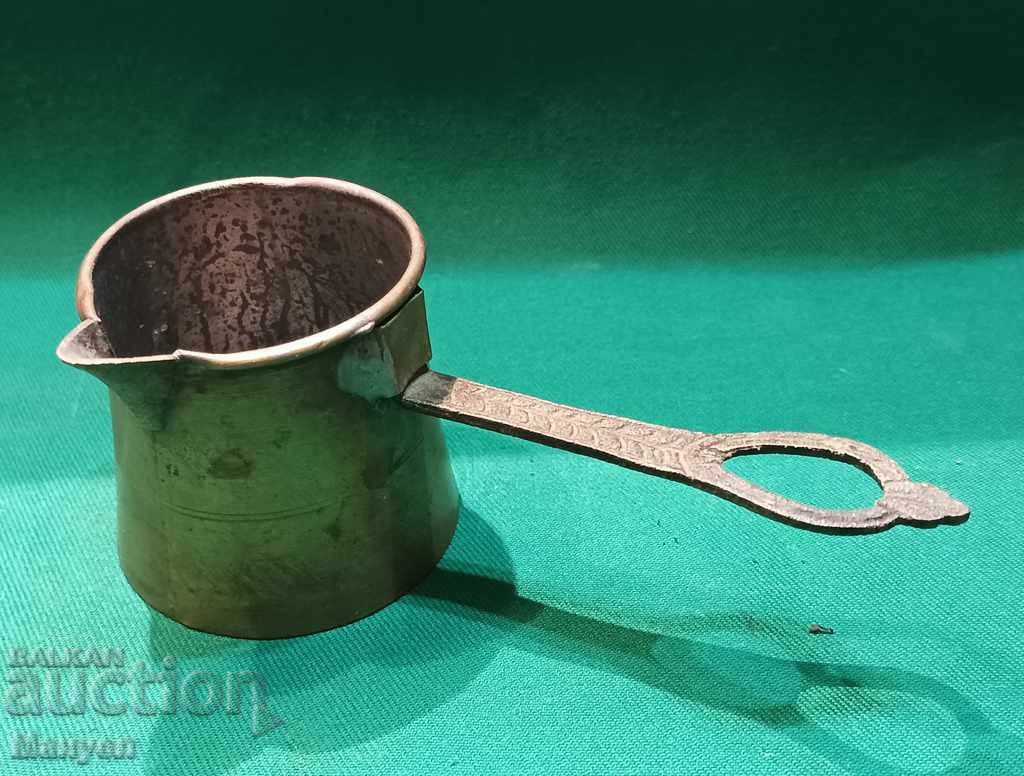 Auction I am selling an old and interesting pot Auction I am selling an old and interesting pot