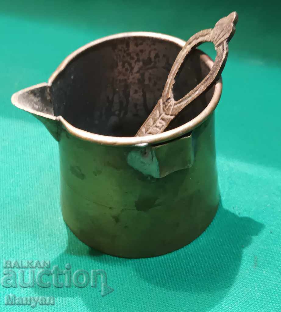 I am selling an old and interesting pot - 5 I am selling an old and interesting pot - 5