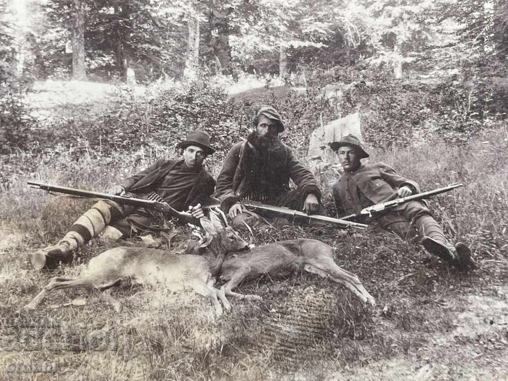 1854 Kingdom of Bulgaria hunters with two deer 1924 with price 20.00 BGN | € 10.23 1854 Kingdom of Bulgaria hunters with two deer 1924 with price 20.00 BGN | € 10.23