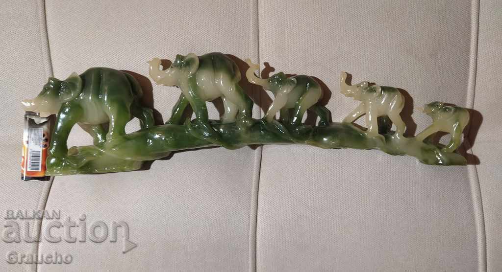 Turma de elefanți, imitație de jad