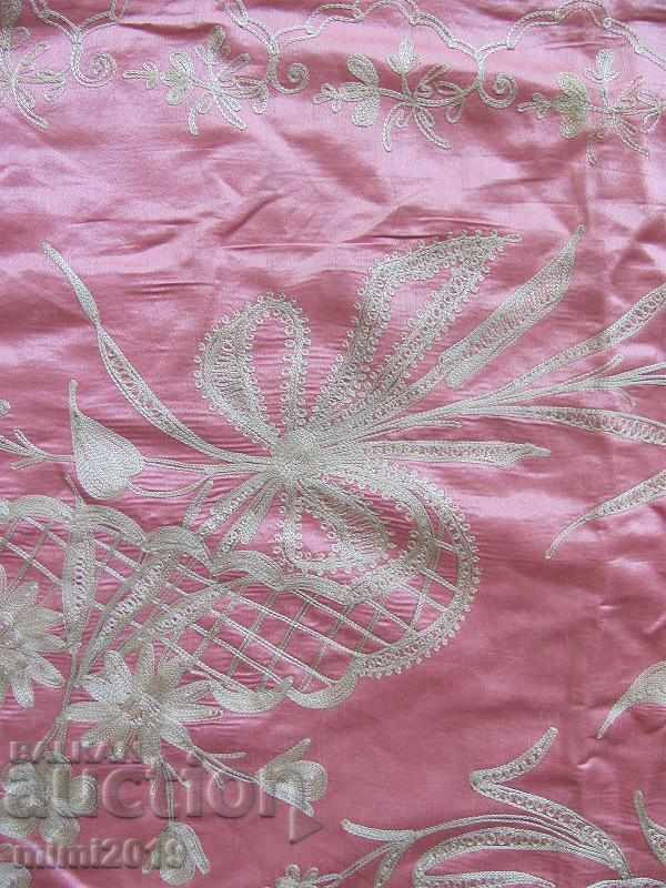 Delivery of 20's Large Tablecloth Delivery of 20's Large Tablecloth