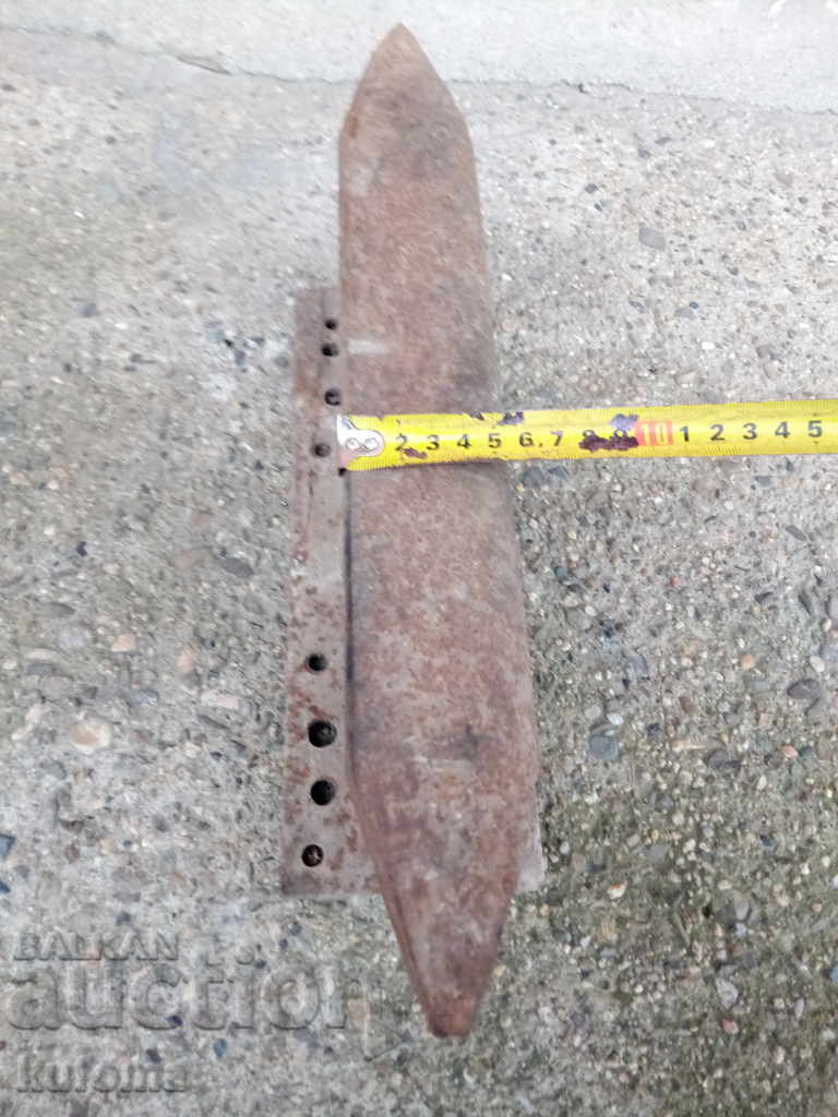 Auction An old anvil Auction An old anvil