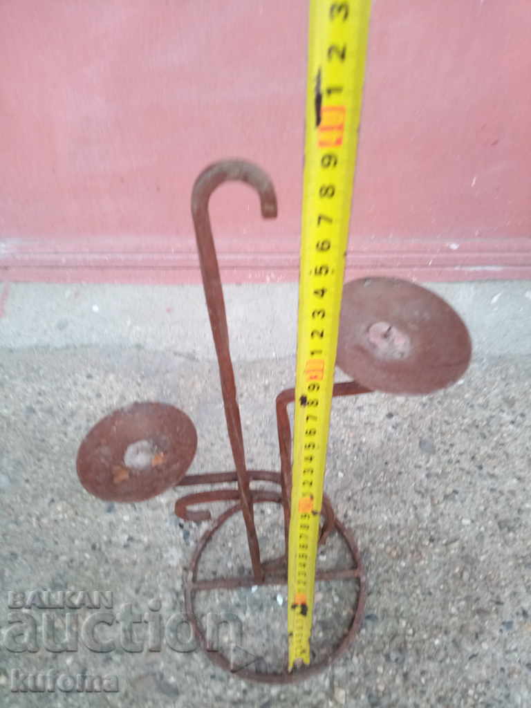 Metal candlestick with price 9.99 BGN | € 5.11 Metal candlestick with price 9.99 BGN | € 5.11