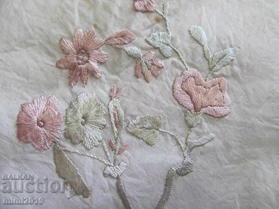 Delivery of 20's Hand Embroidered Square, Tablecloth with Lace Delivery of 20's Hand Embroidered Square, Tablecloth with Lace