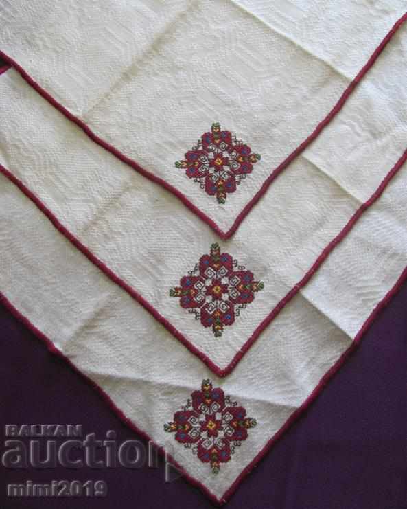 Δημοπρασία Χαρτοπετσέτες 19ου αιώνα Κεντημένες στο χέρι με λαϊκά μοτίβα 7 τεμαχίων Δημοπρασία Χαρτοπετσέτες 19ου αιώνα Κεντημένες στο χέρι με λαϊκά μοτίβα 7 τεμαχίων