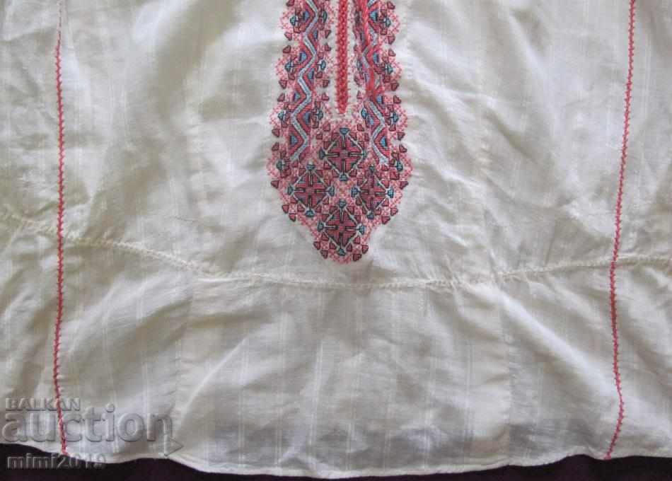 Delivery of Vintage Women's Shirt Hand Embroidery Folk Motifs