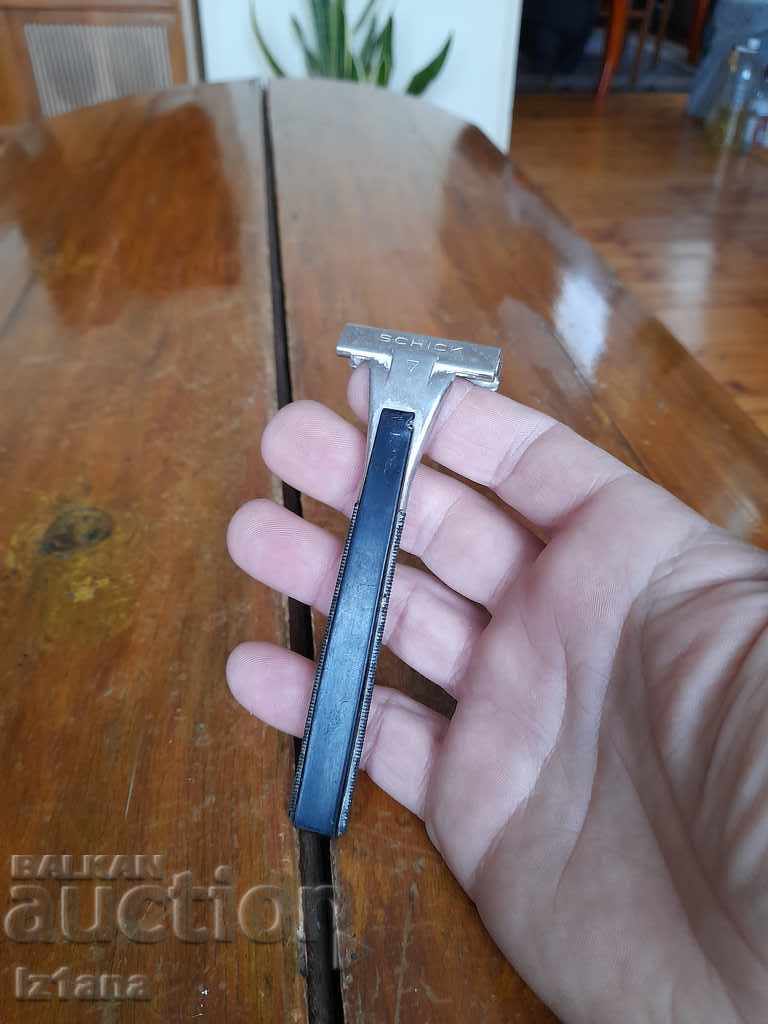 Old SCHICK razor with price 20.00 BGN | € 10.23 Old SCHICK razor with price 20.00 BGN | € 10.23