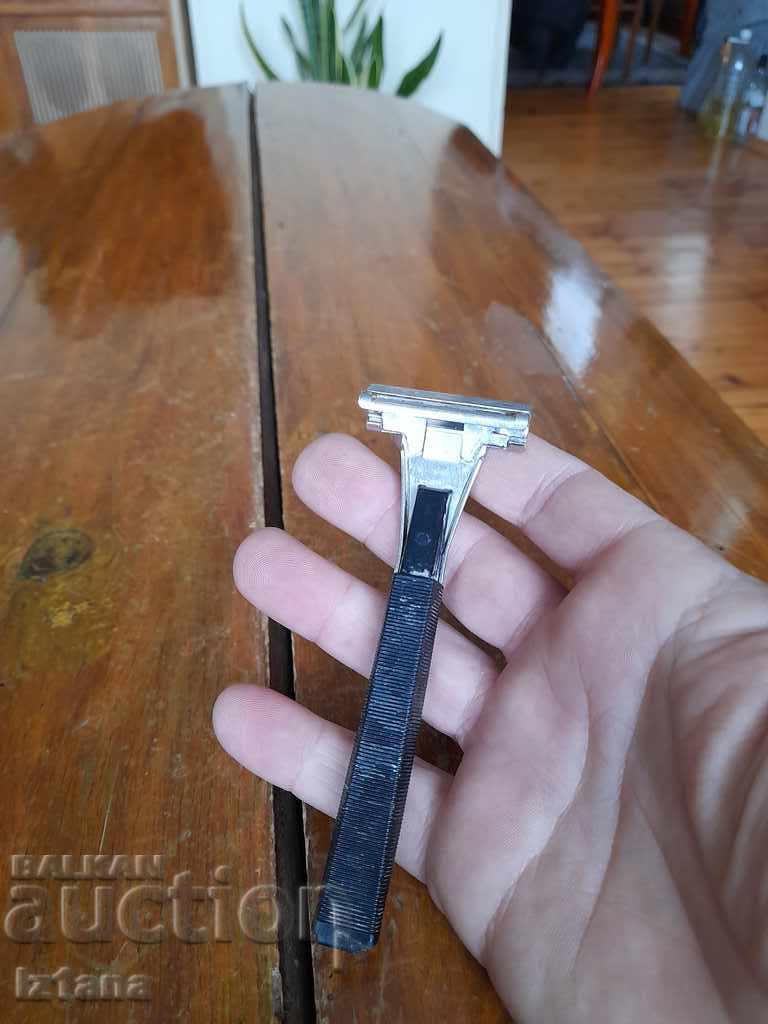 Delivery of Old SCHICK razor Delivery of Old SCHICK razor