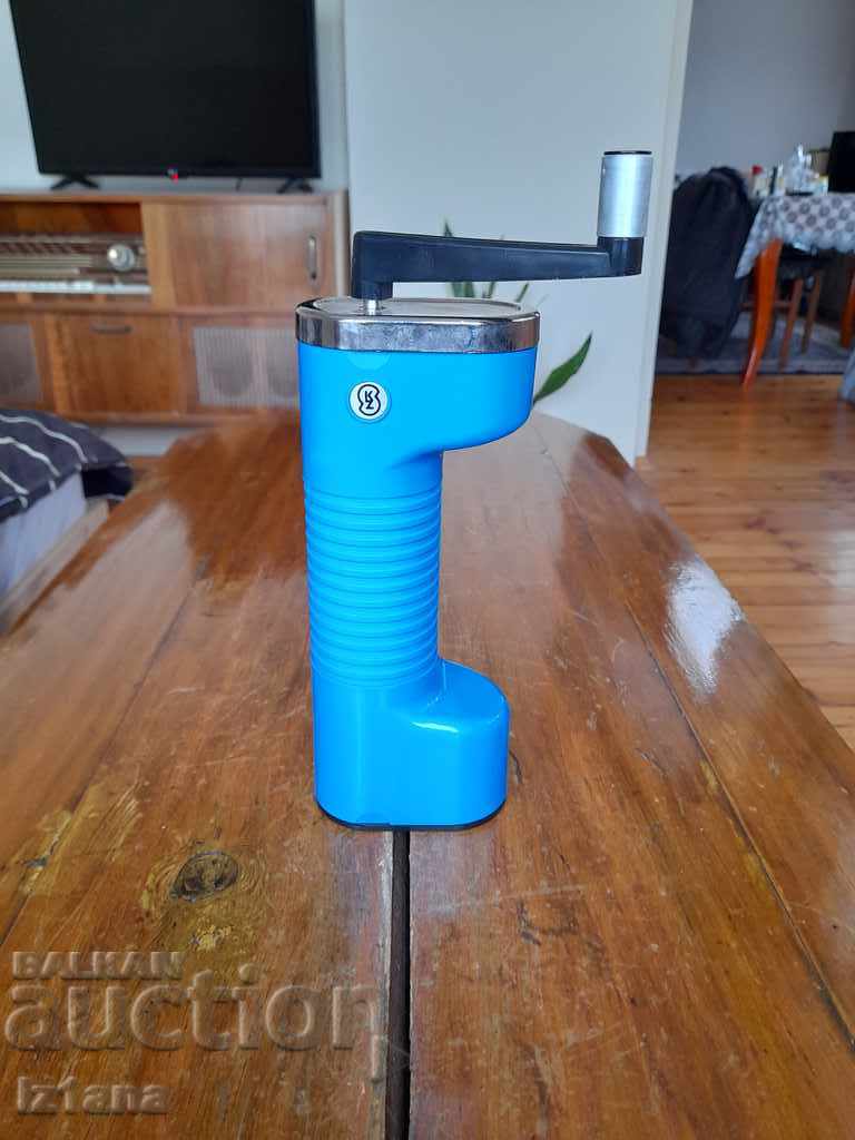 Rasnita de cafea veche, rasnita, rasnita de cafea Temp cu preț 35.00 BGN | € 17.90 Rasnita de cafea veche, rasnita, rasnita de cafea Temp cu preț 35.00 BGN | € 17.90