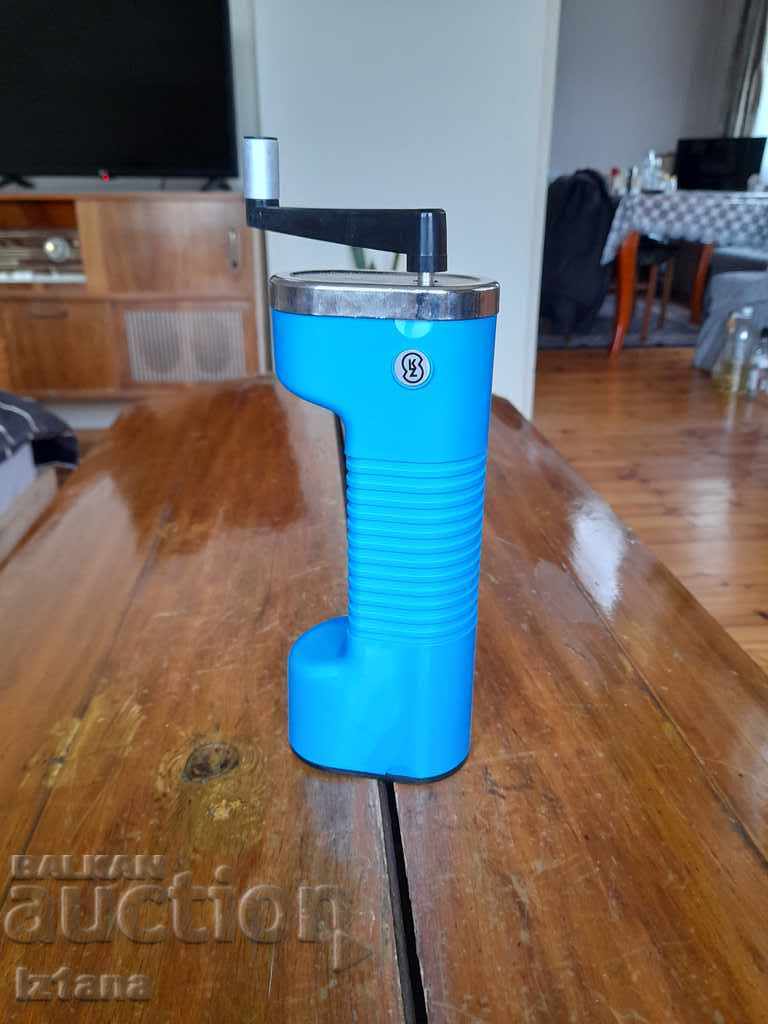 Licitație Rasnita de cafea veche, rasnita, rasnita de cafea Temp Licitație Rasnita de cafea veche, rasnita, rasnita de cafea Temp