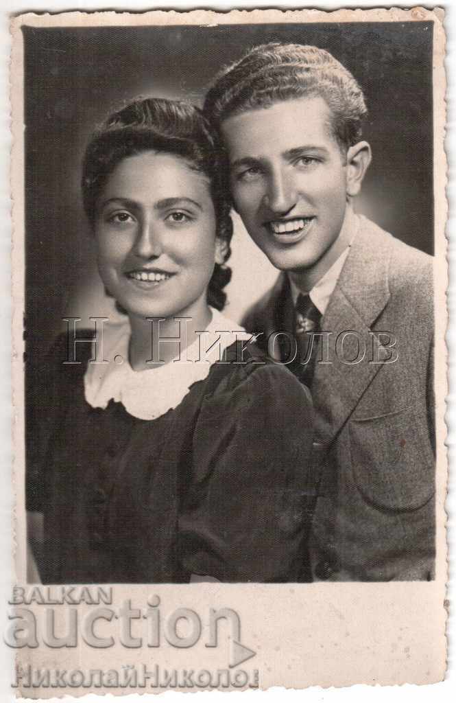 1942 OLD PHOTO MACEDONIA SKOPJE FAMILY COUPLE B038