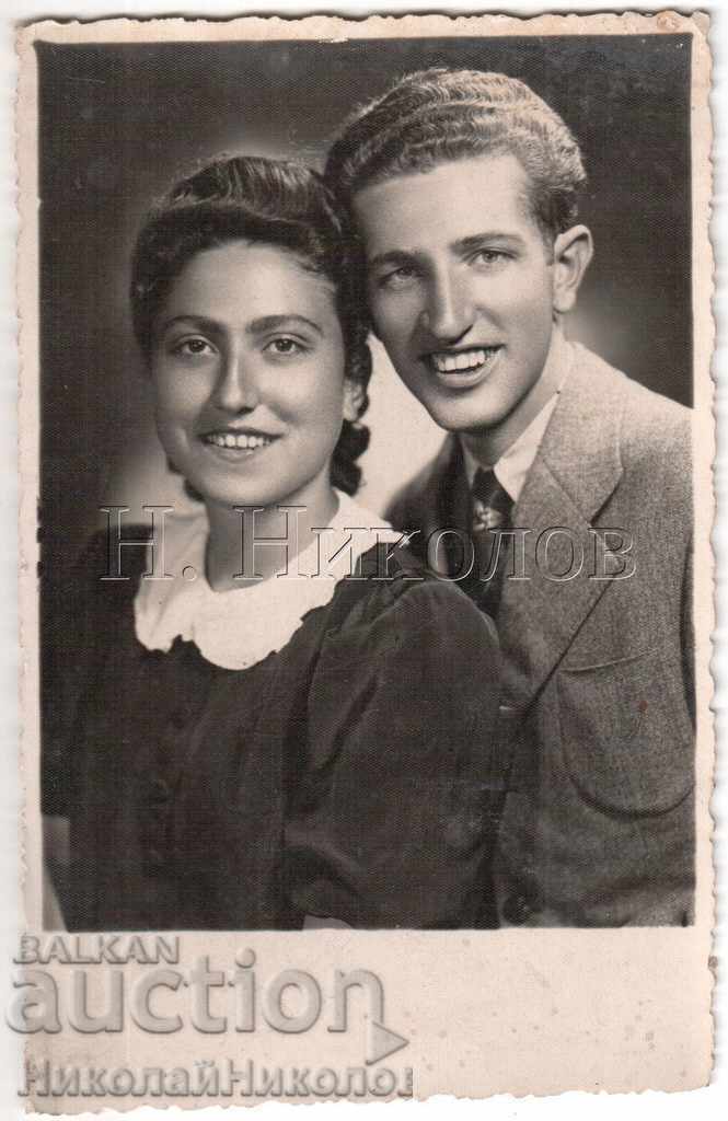 1942 OLD PHOTO MACEDONIA SKOPJE FAMILY COUPLE B038 1942 OLD PHOTO MACEDONIA SKOPJE FAMILY COUPLE B038