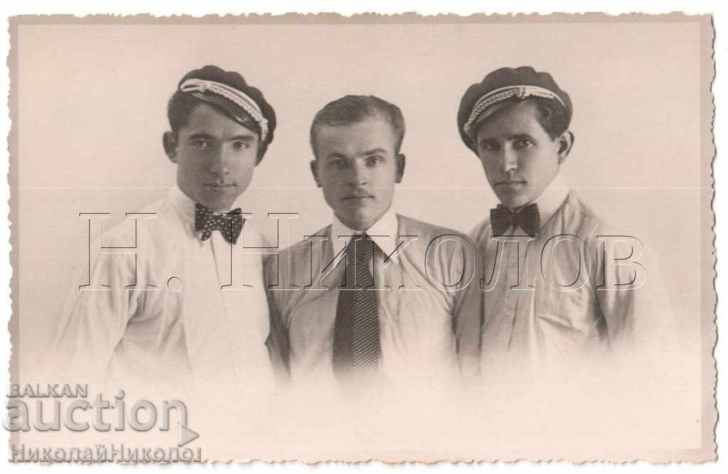 OLD PHOTO THREE SYMPATHETIC YOUNG MUSICIANS B039 OLD PHOTO THREE SYMPATHETIC YOUNG MUSICIANS B039