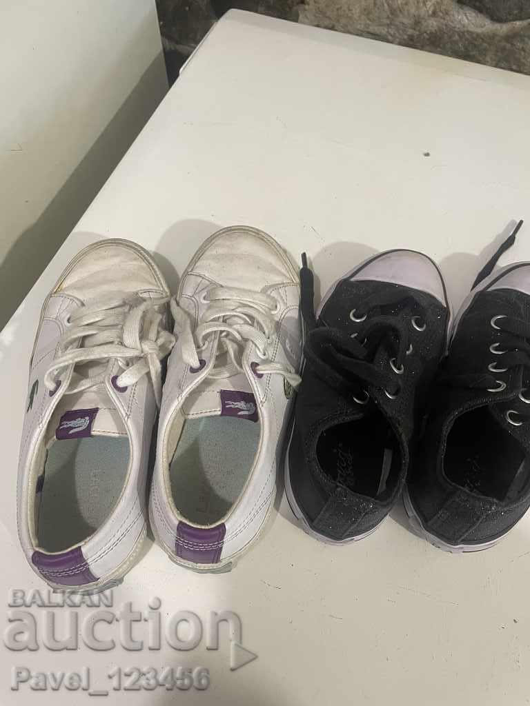 Auction  2 children's shoes for BGN 5