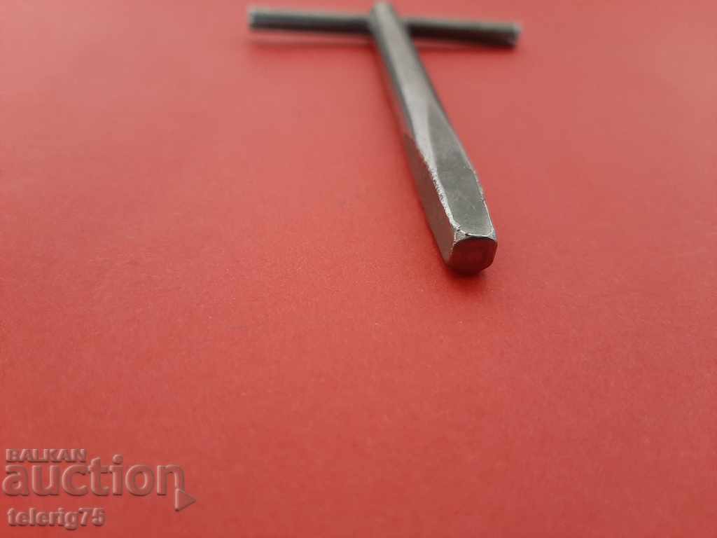 English Tool Beveled Quadruple Revision with price 12.00 BGN | € 6.14