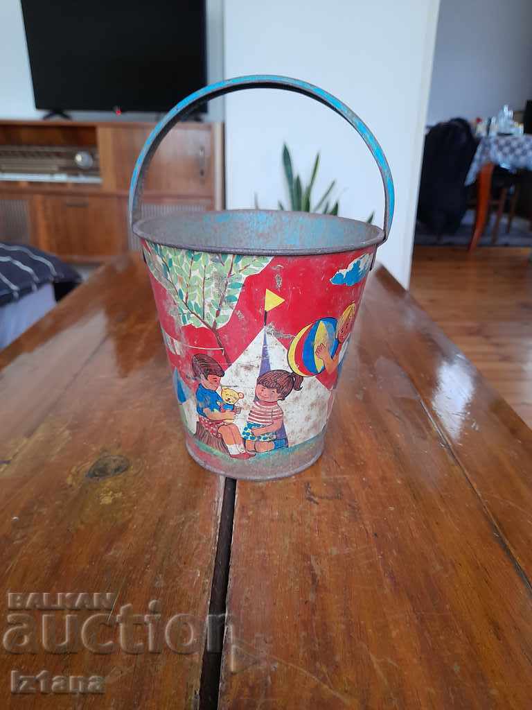 Auction Old baby bucket, a bucket Auction Old baby bucket, a bucket