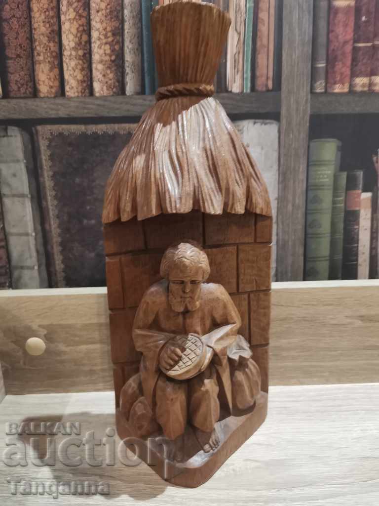 Auction  Beautiful wood carving