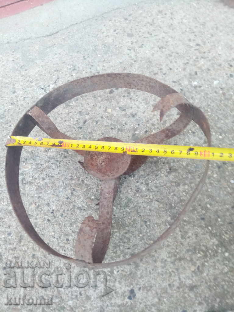 Ένα παλιό πλαστό αντικείμενο με τιμή 9.99 BGN | € 5.11 Ένα παλιό πλαστό αντικείμενο με τιμή 9.99 BGN | € 5.11