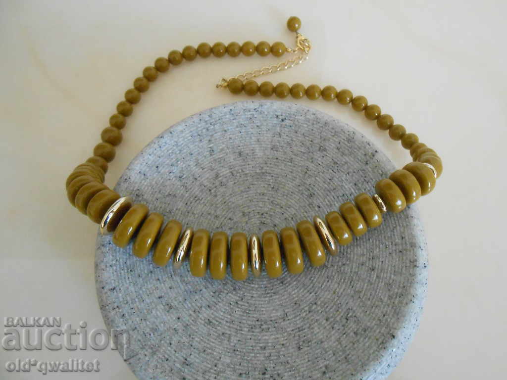 Delivery of Jewelry, necklace from the 70's, beautiful and very relevant now Delivery of Jewelry, necklace from the 70's, beautiful and very relevant now