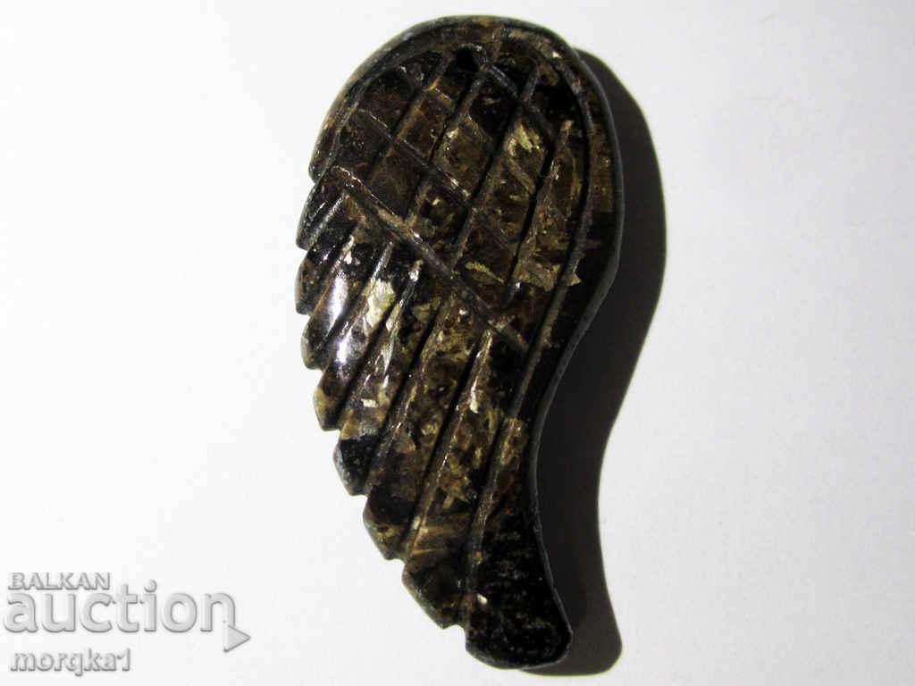 Wing Wing Locket Natural Bronze 20.25 Carat India with price 39.00 BGN | € 19.94