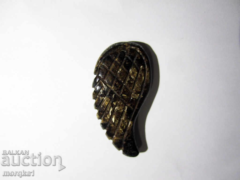 Delivery of Wing Wing Locket Natural Bronze 20.25 Carat India