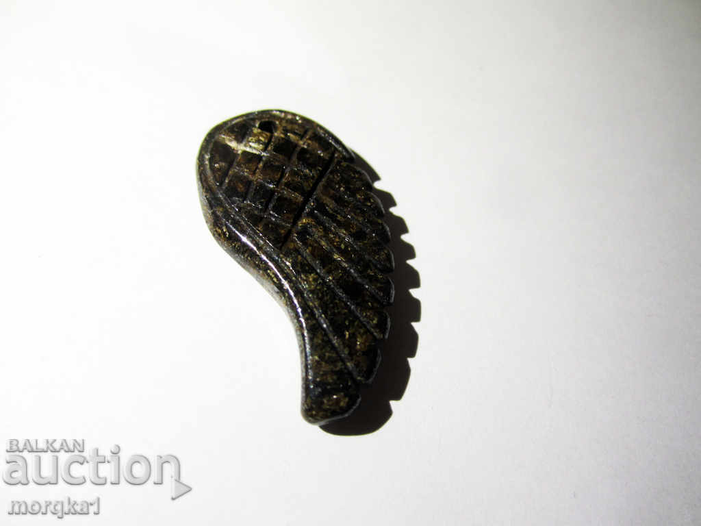 Wing Wing Locket Natural Bronze 20.25 Carat India - 5