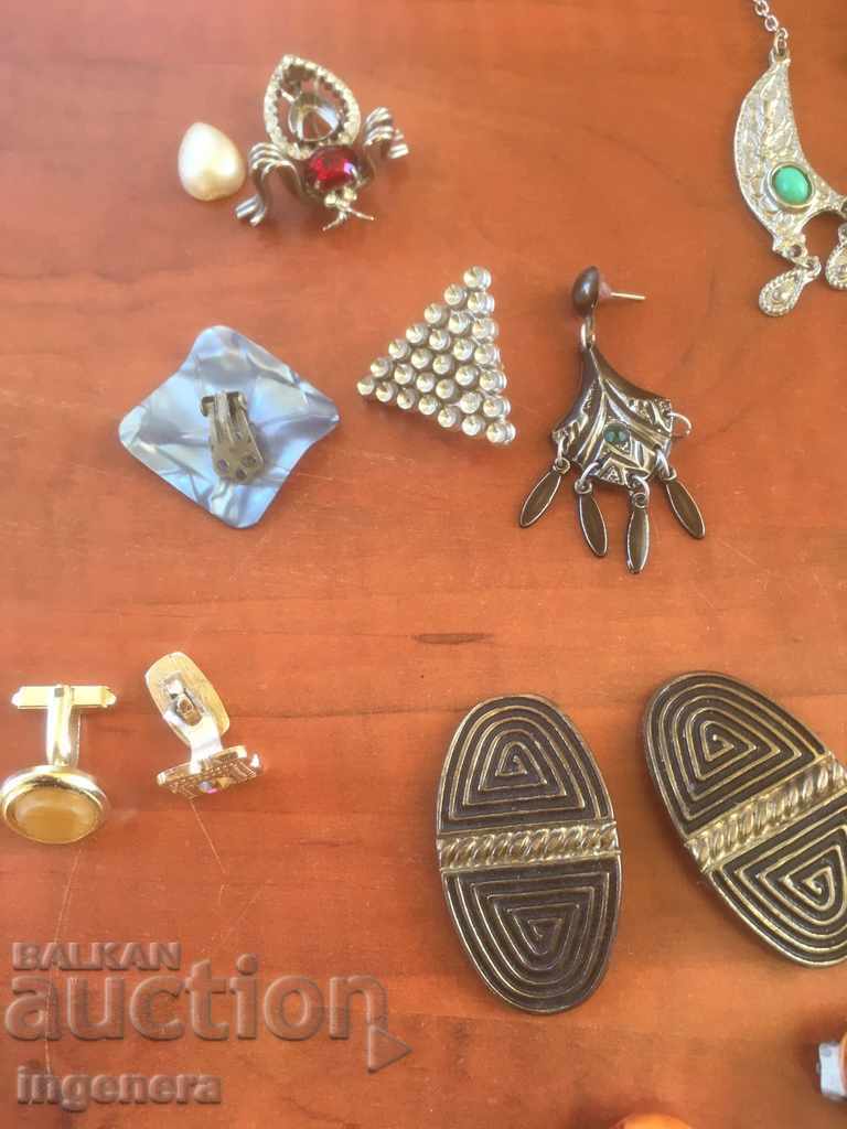Auction  LOT OF JEWELERY EARRINGS, NECKLACE STRONG, SINGLE PARTS, ETC.