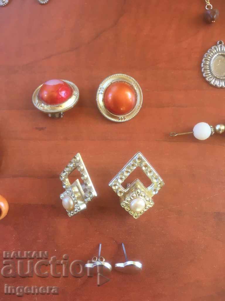 LOT OF JEWELERY EARRINGS, NECKLACE STRONG, SINGLE PARTS, ETC. - 5