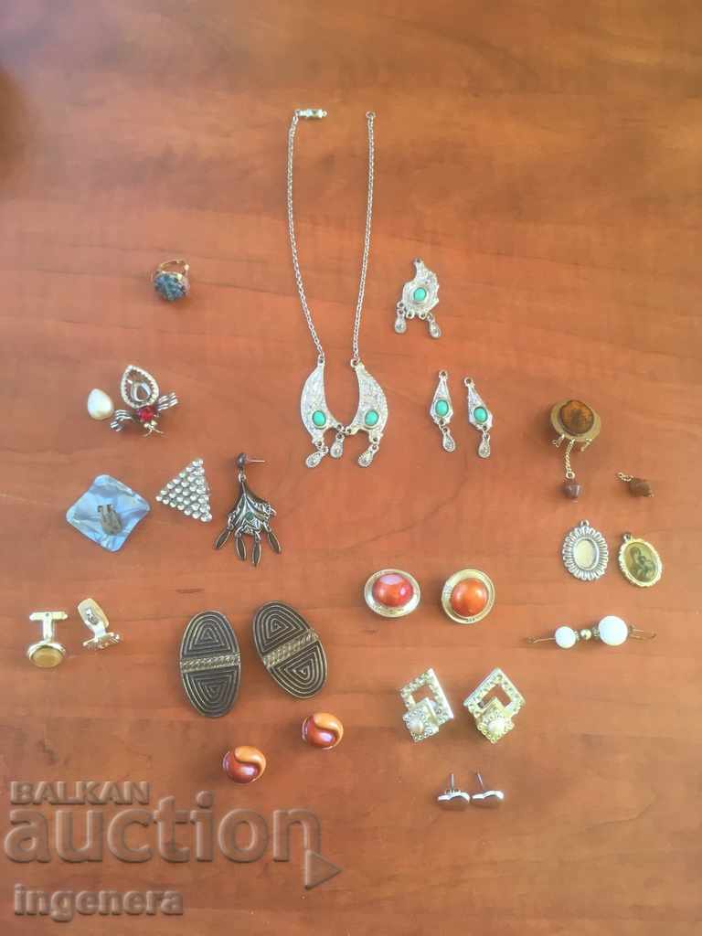 LOT OF JEWELERY EARRINGS, NECKLACE STRONG, SINGLE PARTS, ETC.