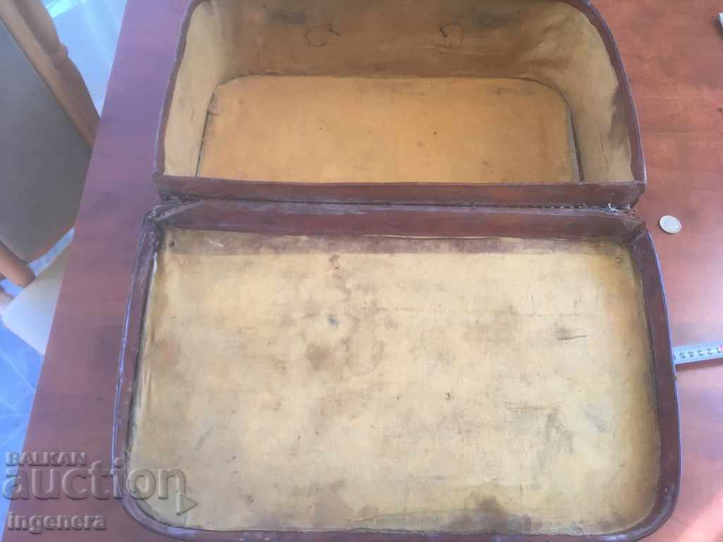 Auction SUITCASE BAG LEATHER VEAL BOXING OLD MEDIUM SIZE Auction SUITCASE BAG LEATHER VEAL BOXING OLD MEDIUM SIZE