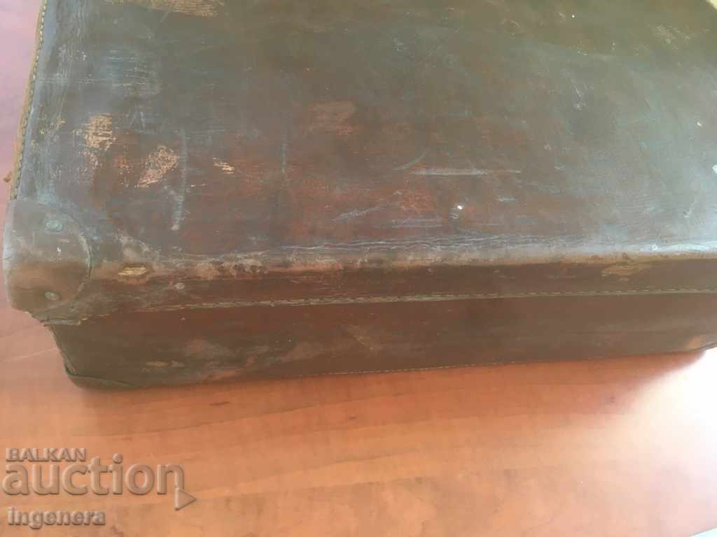 Delivery of SUITCASE BAG LEATHER VEAL BOXING OLD MEDIUM SIZE Delivery of SUITCASE BAG LEATHER VEAL BOXING OLD MEDIUM SIZE