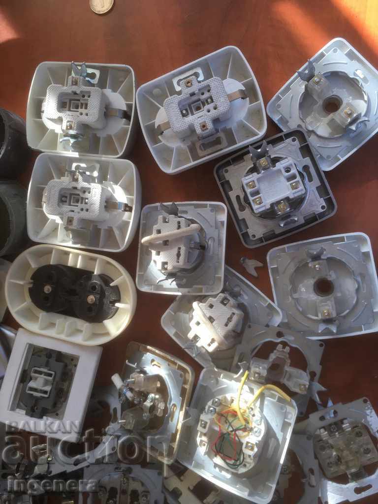 ELECTRIC KEY CONTACT SOCKETS LAMPS BULBS PARTS - 5 ELECTRIC KEY CONTACT SOCKETS LAMPS BULBS PARTS - 5