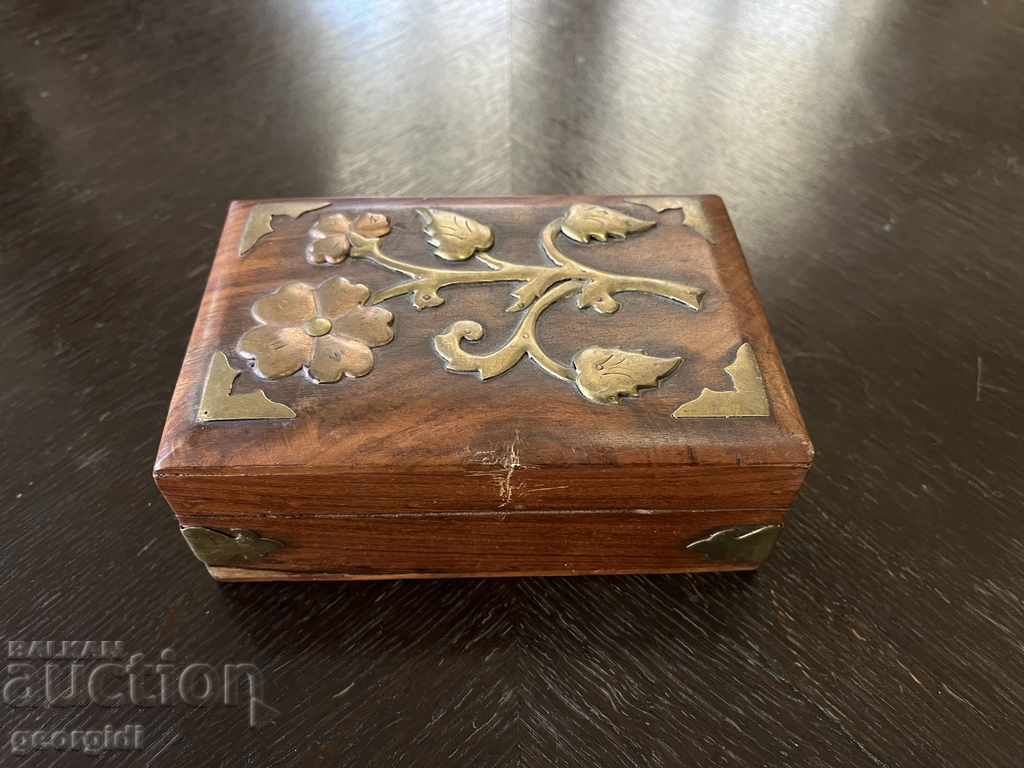 Ръчно изработена дървена кутия за бижута №1793