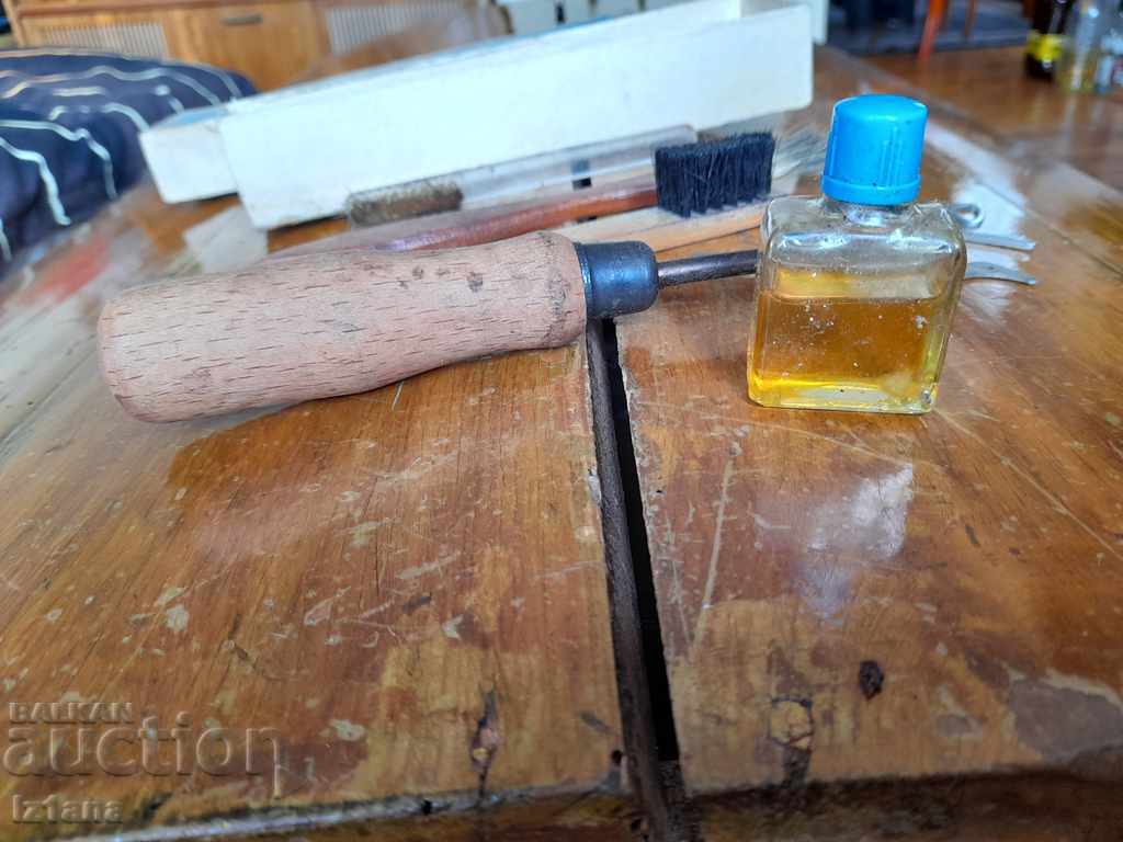 Livrarea Accesorii vechi pentru mașini de scris