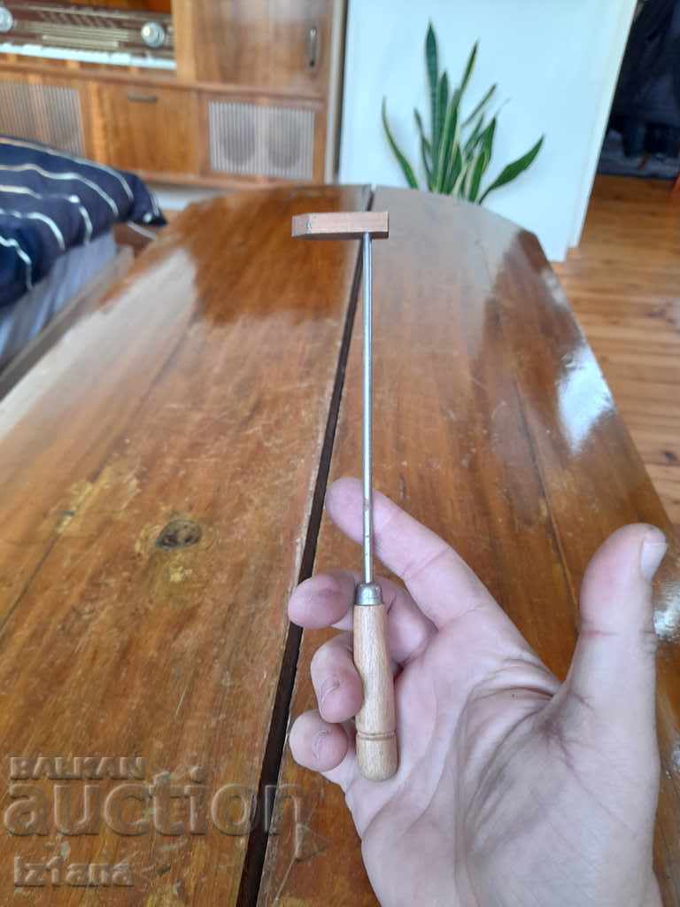 Old soldering iron with price 25.00 BGN | € 12.78 Old soldering iron with price 25.00 BGN | € 12.78